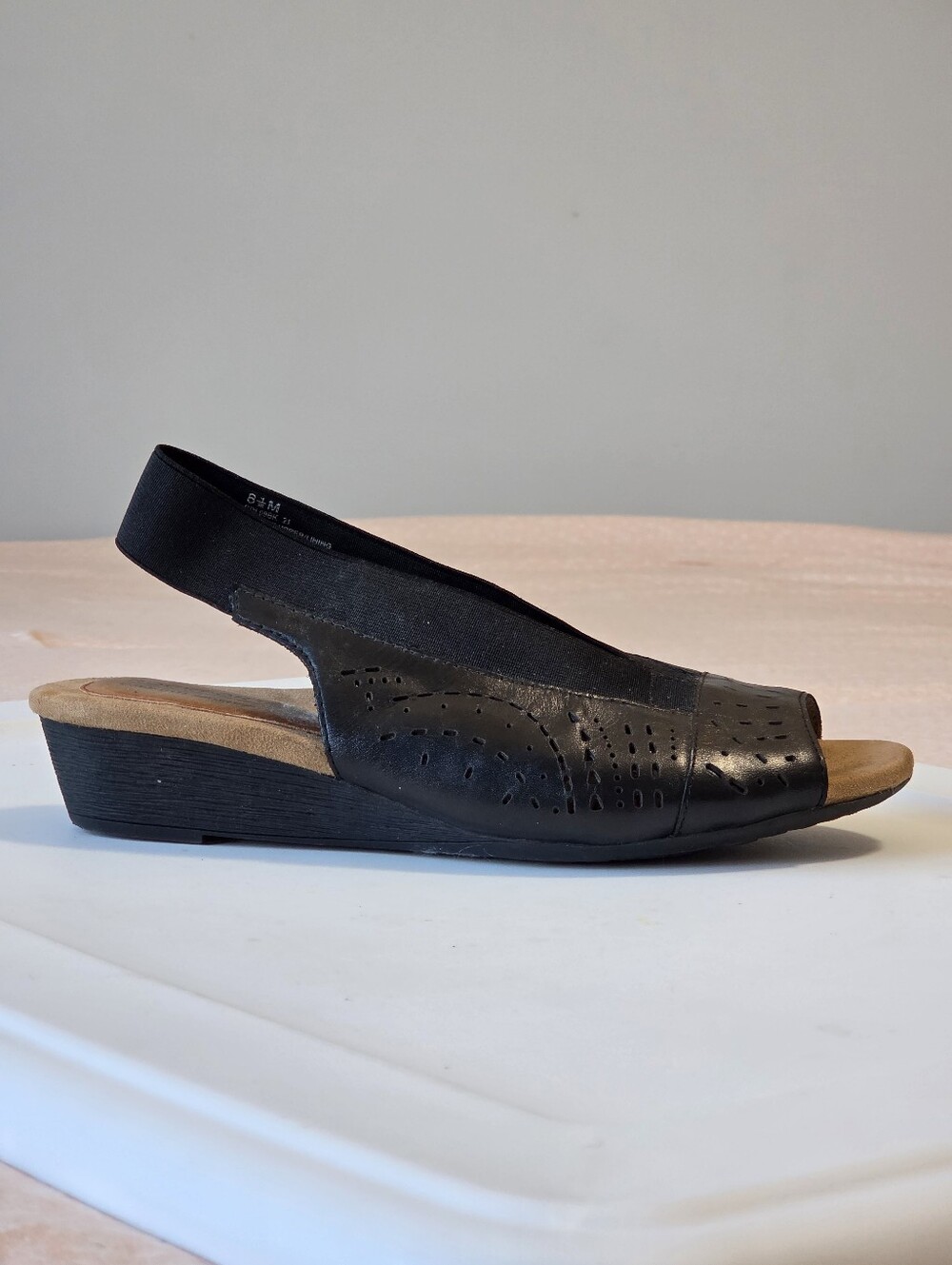 Rockport Black Leather Laser Cut Slingback Mini Wedge Comfort Sandals Size 8.5